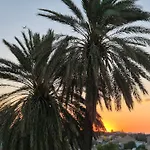 A Medieval Windmill Tower 2bedrooms In The Heart Of Old Town With Magnificent Panoramic Seaview And Cityview Hébergement de vacances *