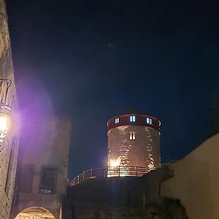 A Medieval Windmill Tower 2bedrooms In The Heart Of Old Town With Magnificent Panoramic Seaview And Cityview Case de vacanță *