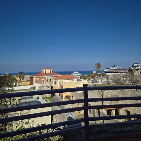 Case de vacanță A Medieval Windmill Tower 2bedrooms In The Heart Of Old Town With Magnificent Panoramic Seaview And Cityview *
