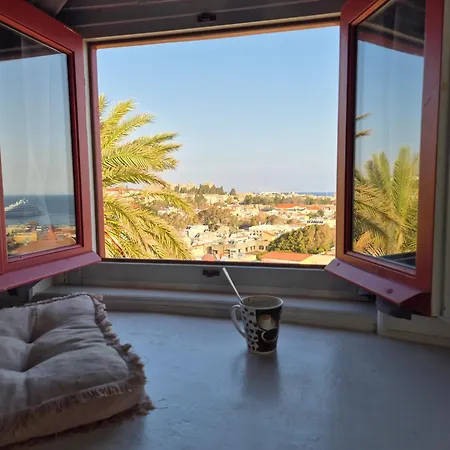 A Medieval Windmill Tower 2bedrooms In The Heart Of Old Town With Magnificent Panoramic Seaview And Cityview Case de vacanță