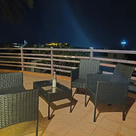 Prázdninový dům A Medieval Windmill Tower 2bedrooms In The Heart Of Old Town With Magnificent Panoramic Seaview And Cityview