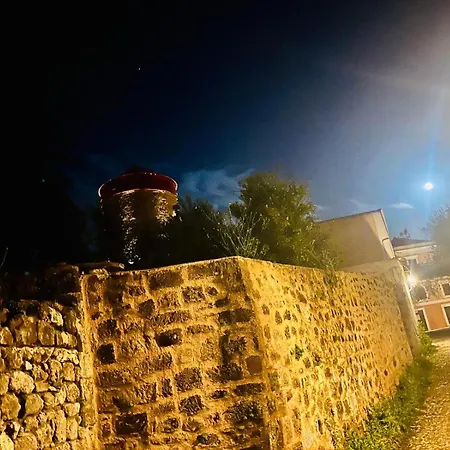 A Medieval Windmill Tower 2bedrooms In The Heart Of Old Town With Magnificent Panoramic Seaview And Cityview Case de vacanță