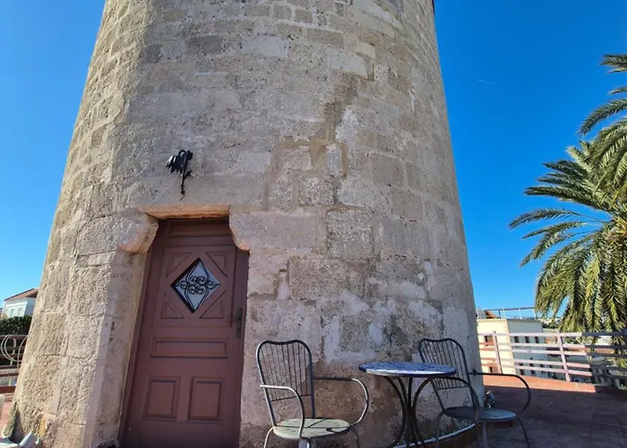 펜션 A Medieval Windmill Tower 2bedrooms In The Heart Of Old Town With Magnificent View